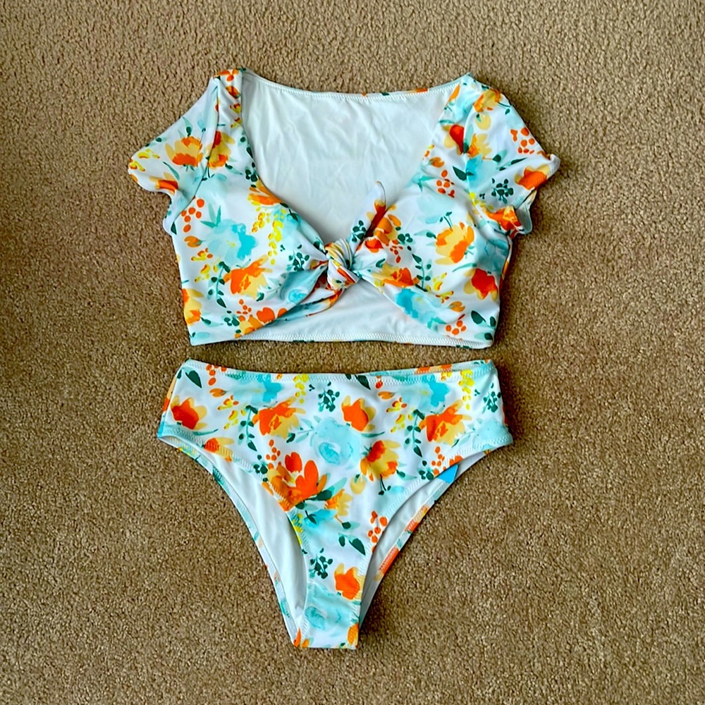 Cupshe small swimsuit set